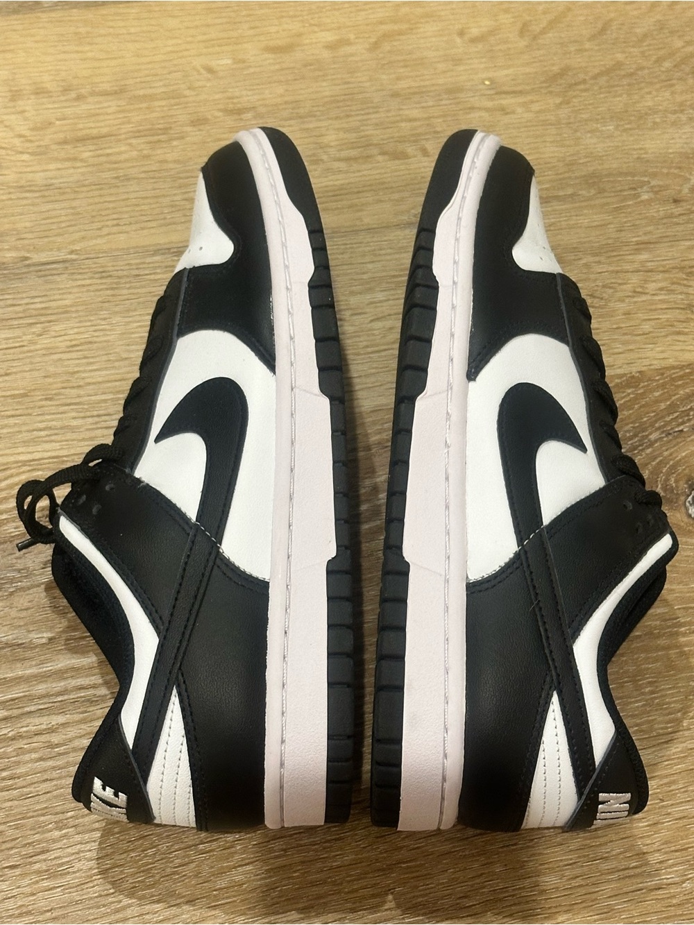 Nike Low-Top Sneakers in Black and White - Picture 3 of 4